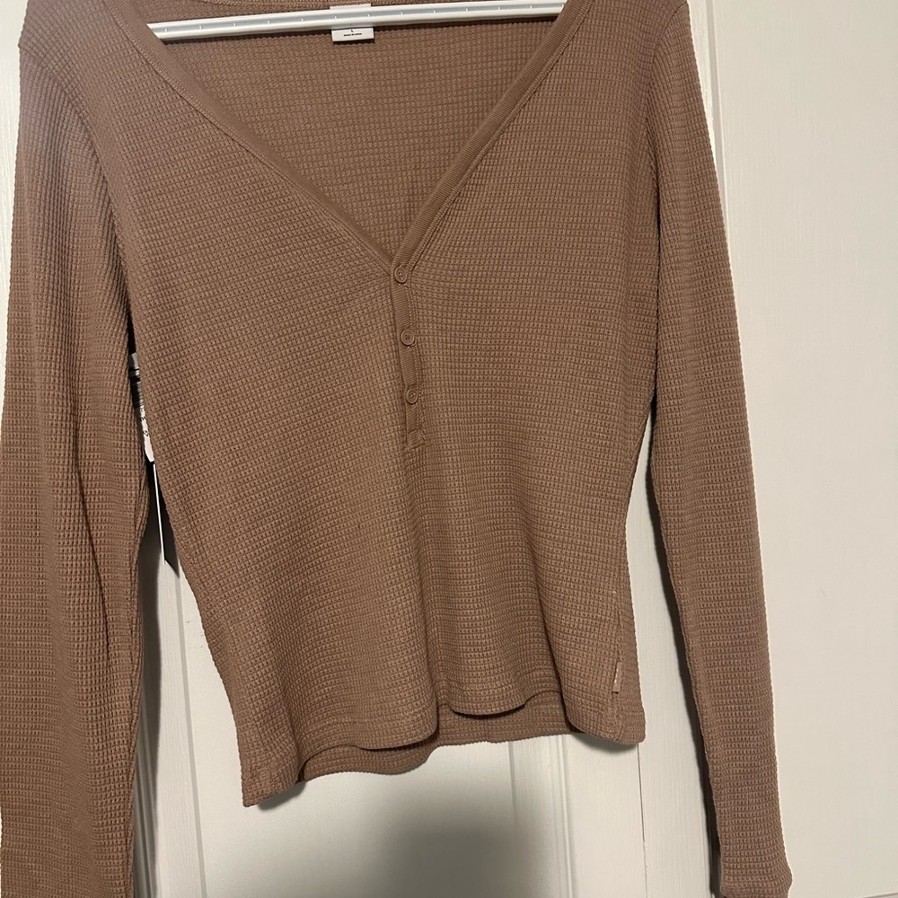 TNA Women's Tan Long Sleeve V-Neck Top